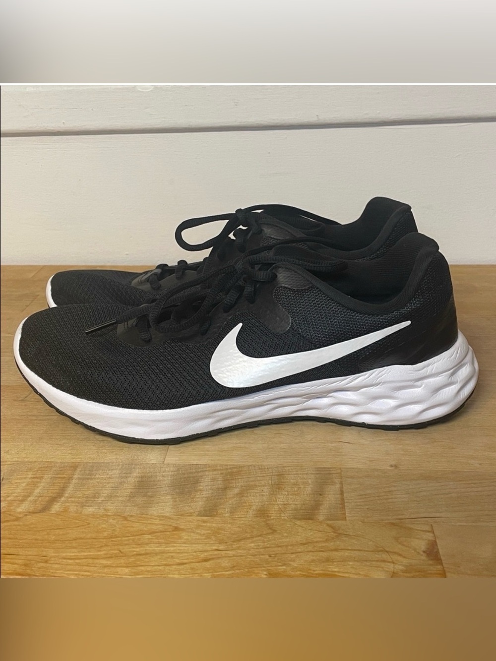Nike Revolution 6 men’s road running shoes sneakers size 8 women’s size 9.5
